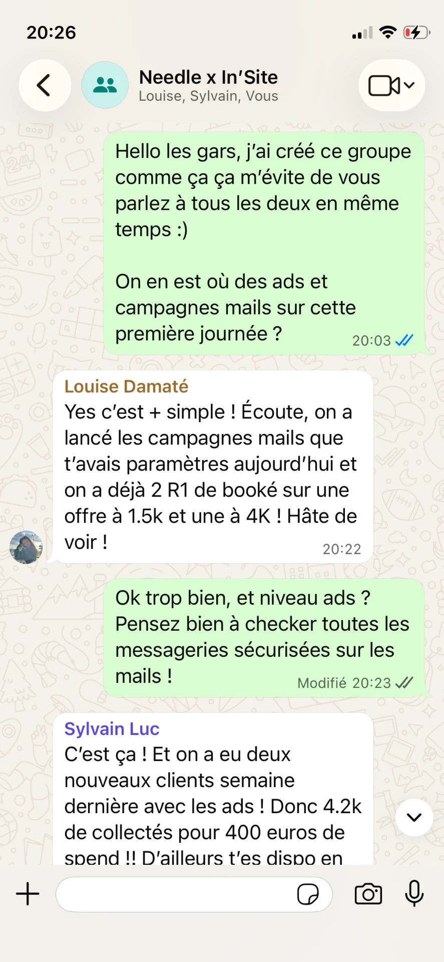 WhatsApp : 2 R1 bookés le premier jour
